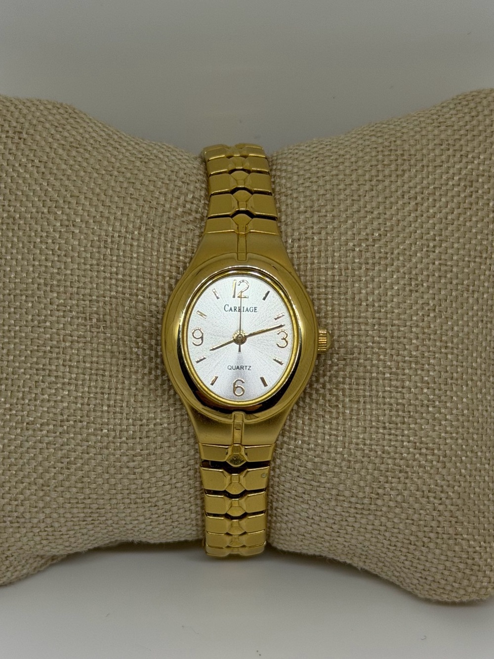 Vintage Carriage by Timex Gold Tone Oval Quartz Watch Stretch Band size 4”